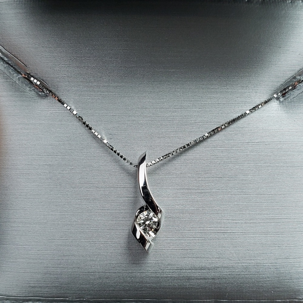 Zales Pendant necklace